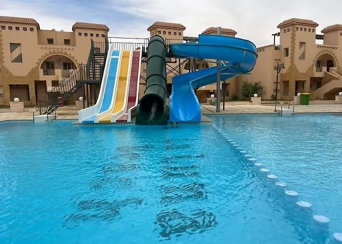 Alpesi faház قرية لالونا العين السخنة اكوا بارك مارينا صيد للعائلات Laluna Ain Sokhna Aqua Park Marina Fishing Families Ajn-Szuhna